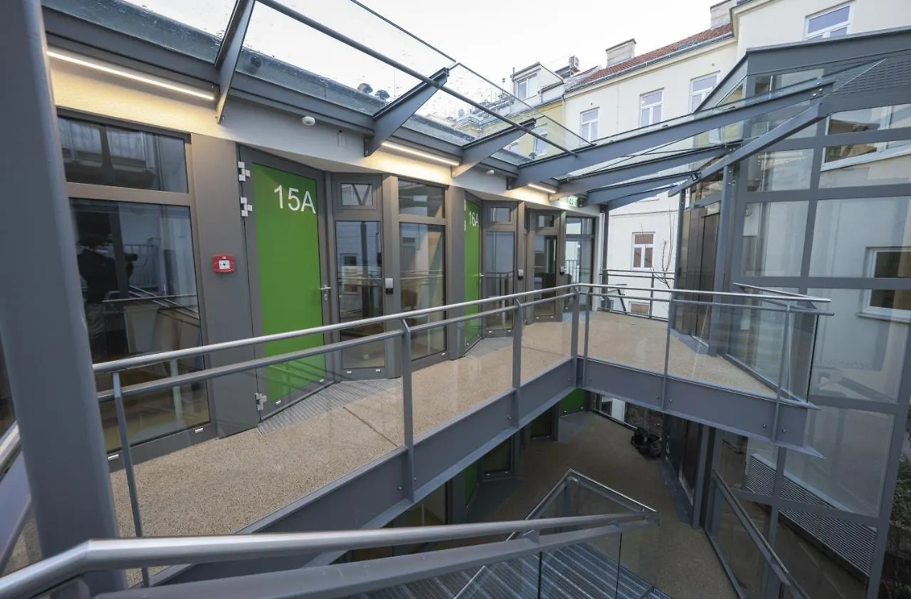 Smart Nano Living - Wien Hauptbahnhof - Self Check-In Hotel